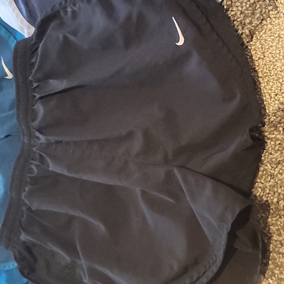 Lot of four Nike running shorts - Picture 2 of 6